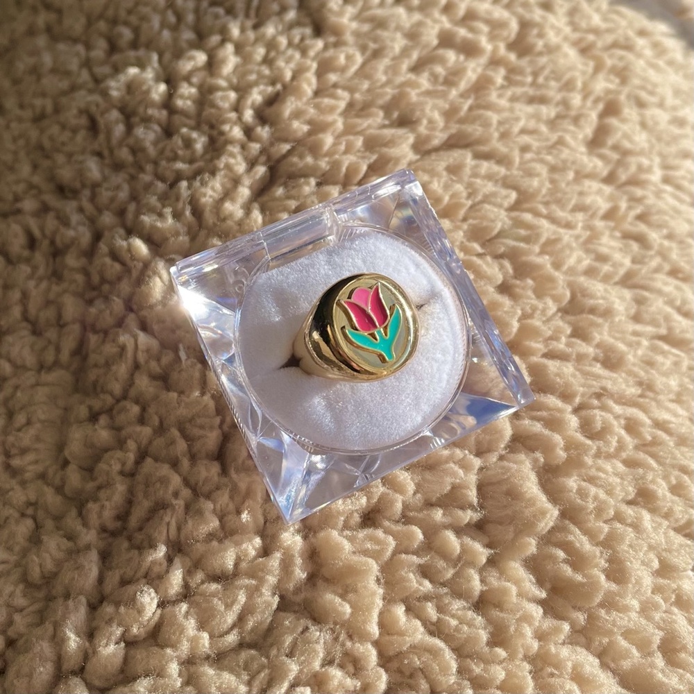 Waterproof Tulip Signet Ring - Picture 3 of 5